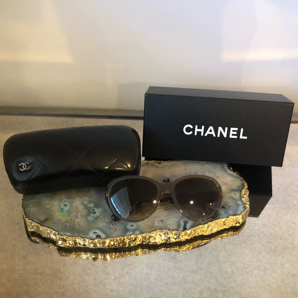 ✨⚜️Gorgeous Chanel Flower Sunglasses ⚜️✨